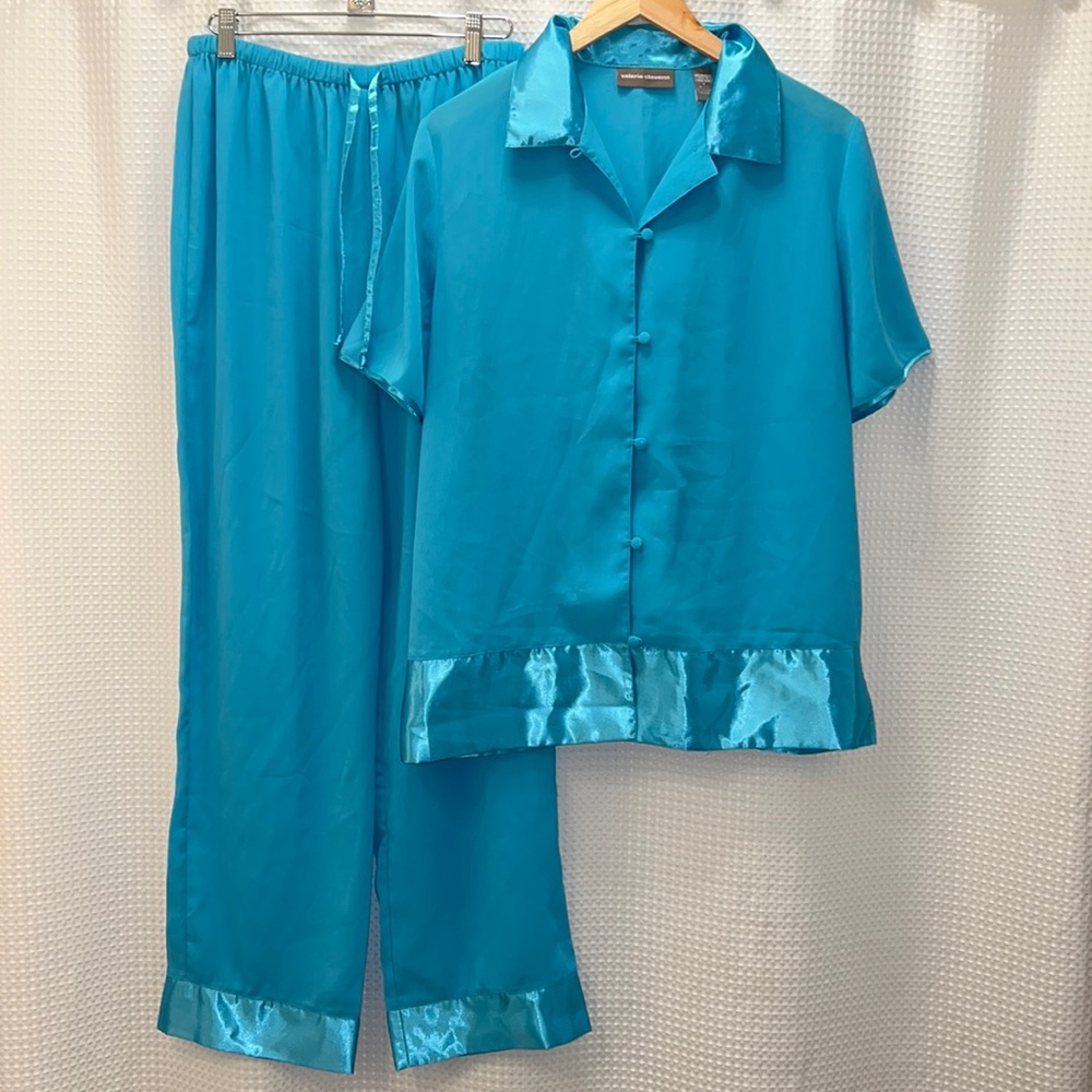 Valerie Stevens Pajama Set - size medium